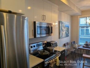 8466 Midtown Wy in Chilliwack, BC - Building Photo - Building Photo