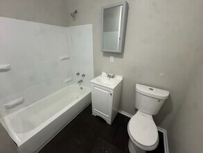 2103 N Marrs St in Amarillo, TX - Foto de edificio - Building Photo