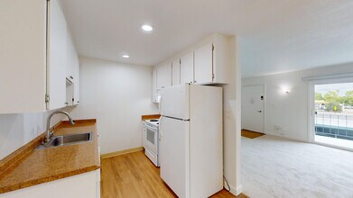 400 Alameda del Prado in Novato, CA - Foto de edificio - Building Photo