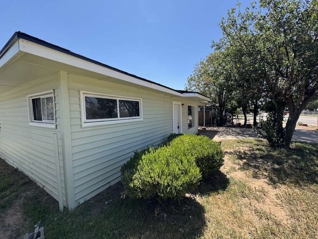 property at 904 E Stanford St