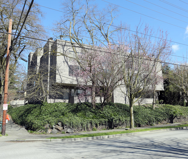 302 N 39th St in Seattle, WA - Building Photo - Building Photo