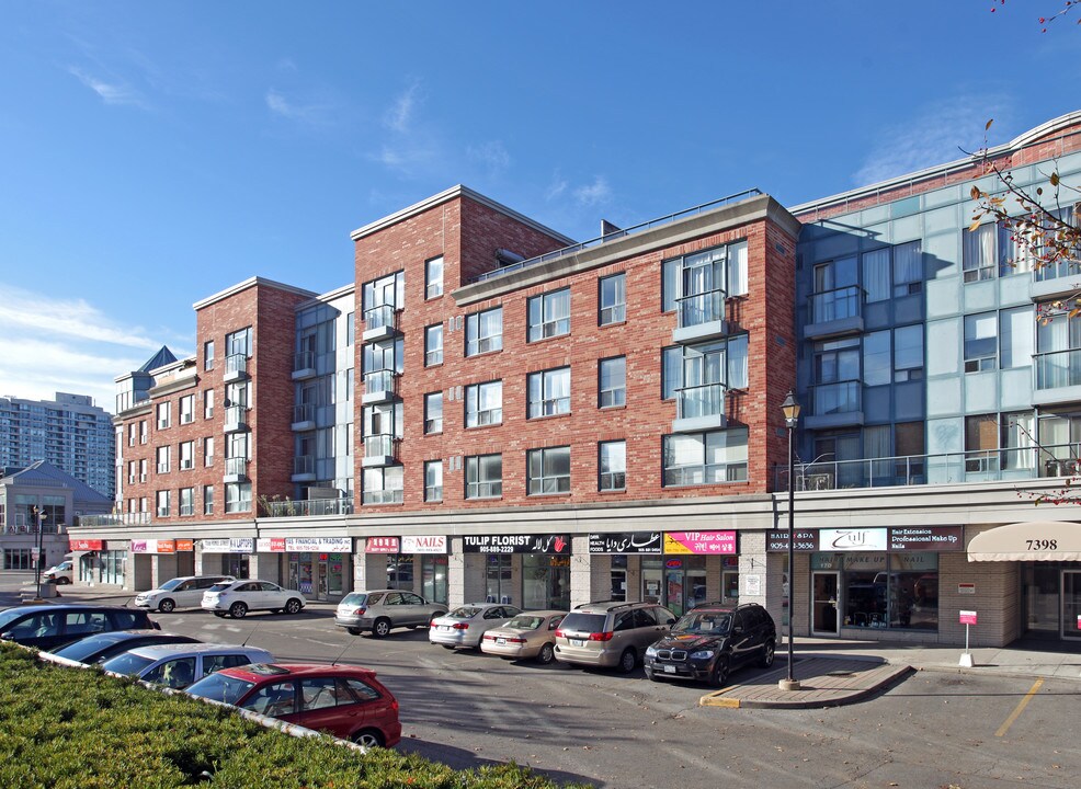 Central Park on Yonge in Vaughan, ON - Building Photo