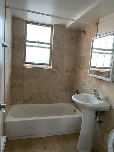 7626 N Milwaukee Ave, Unit ONE BEDROOM in Niles, IL - Building Photo - Building Photo
