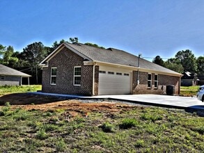 717 Iron Wood Dr in Hartselle, AL - Building Photo - Building Photo