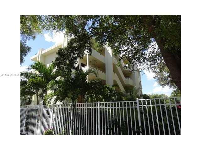 5839 SW 74th Terrace in South Miami, FL - Building Photo