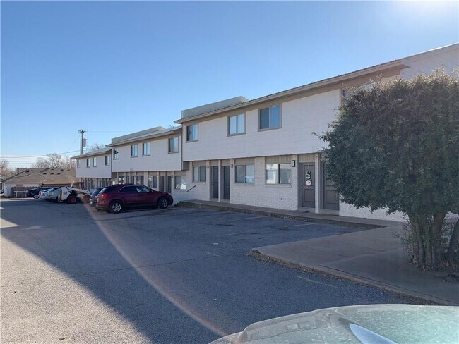 710 N State St in Weatherford, OK - Building Photo - Building Photo