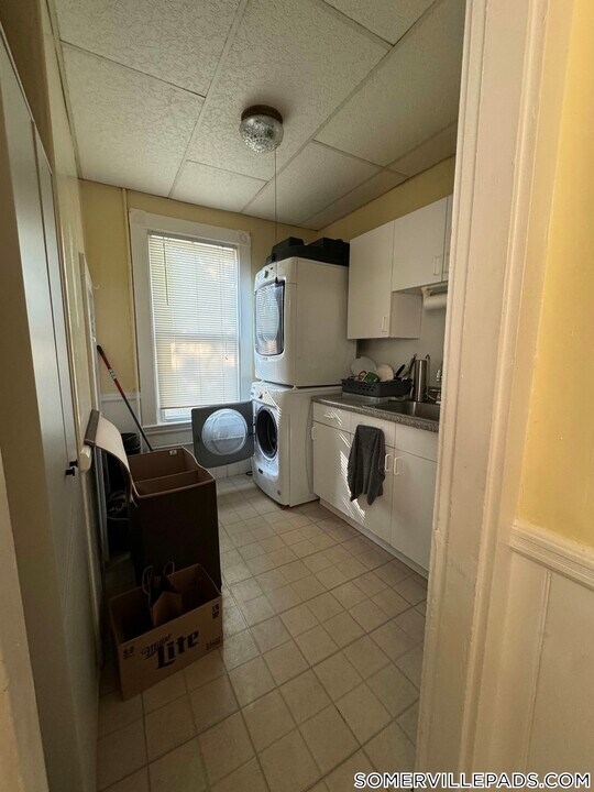 12 Thorpe St in Somerville, MA - Building Photo