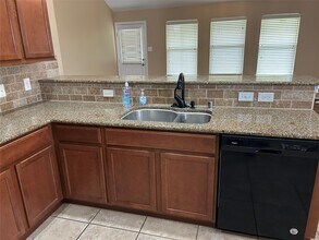 25111 Country Gate Dr in Tomball, TX - Building Photo - Building Photo