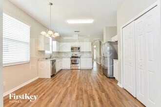 10020 Savannah Bluff Ln in Orlando, FL - Foto de edificio - Building Photo