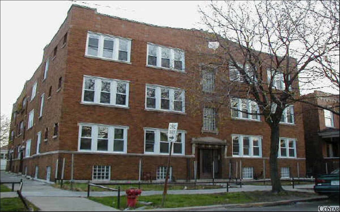 1235 N Karlov Ave in Chicago, IL - Foto de edificio