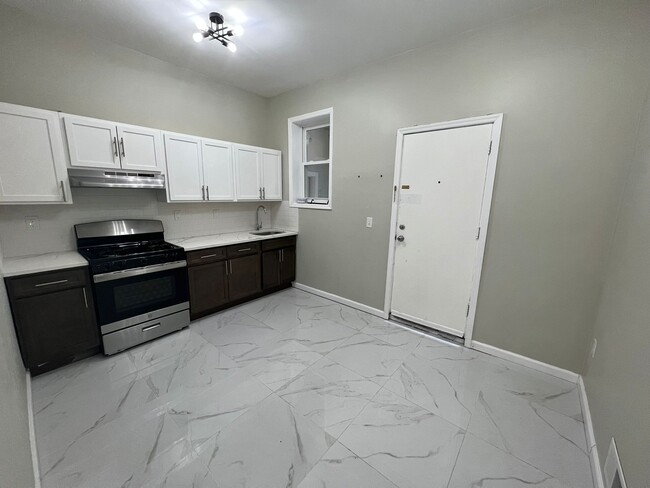 43 E Kinney St | Rentals in Newark, NJ