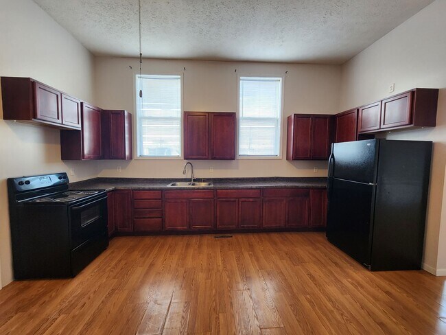 111 S Main St in Clinton, IN - Building Photo - Building Photo