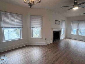 61 Wollaston Ave, Unit 61 Wollaston Ave - Unit 2 in Arlington, MA - Foto de edificio - Building Photo