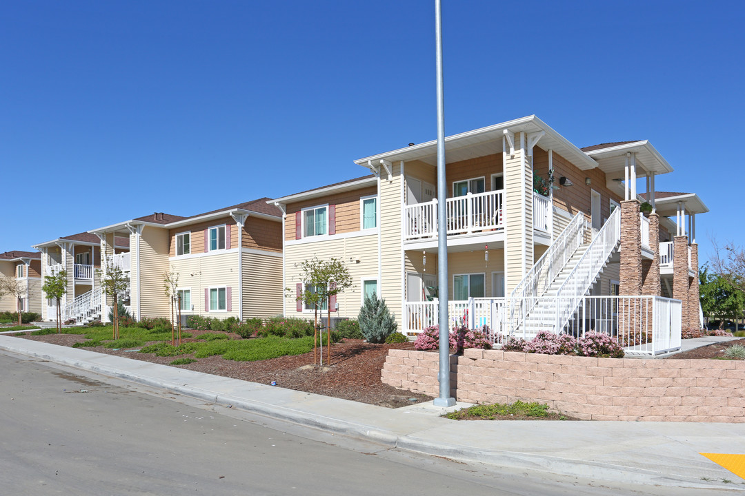 Arroyo del Camino in Avenal, CA - Building Photo