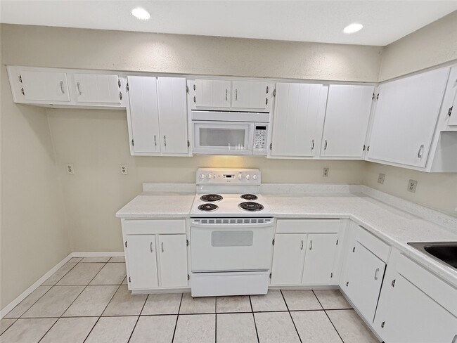 14411 Cypress Leaf Dr