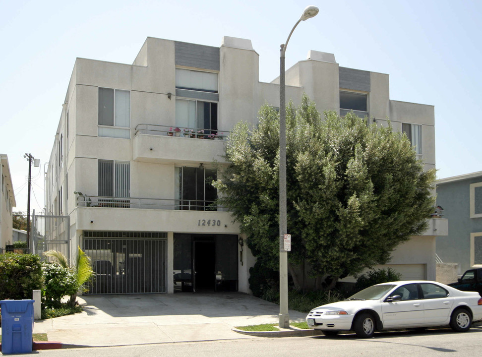 12430 Pacific Ave in Los Angeles, CA - Building Photo