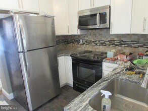 2033 Granite St in Philadelphia, PA - Building Photo - Building Photo