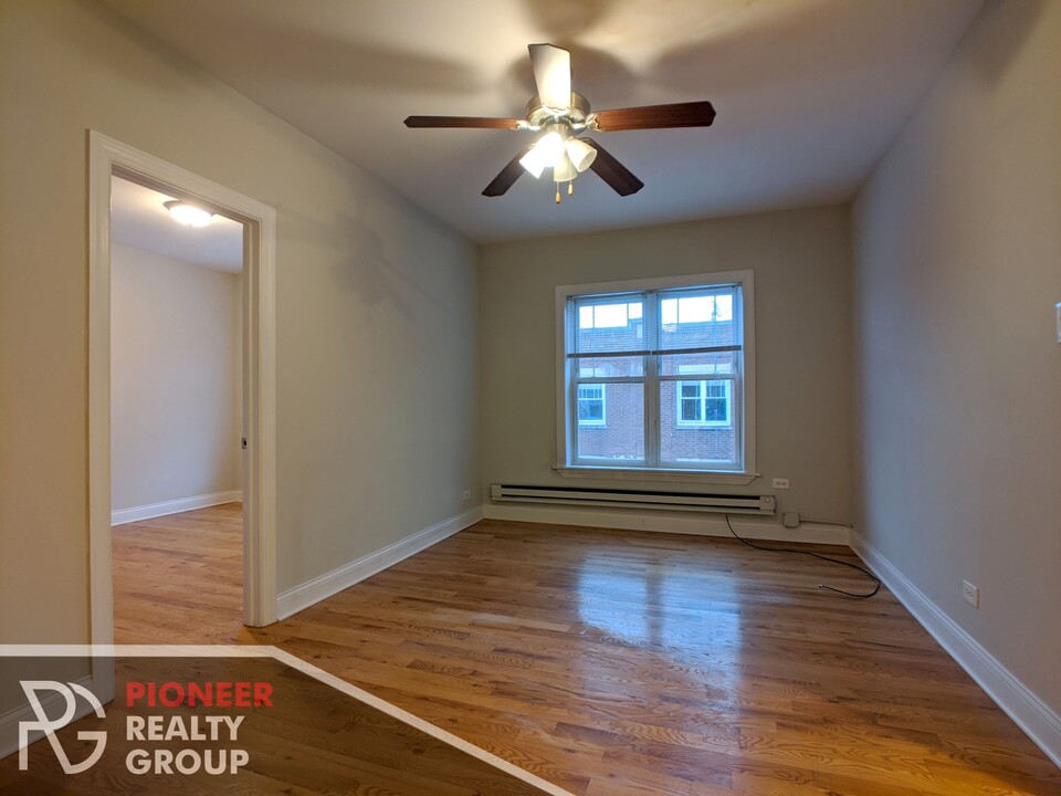 957 W Cornelia Ave, Unit #953-3D in Chicago, IL - Foto de edificio