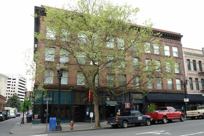 Western Room Apartments in Portland, OR - Building Photo - Building Photo