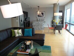860 W Blackhawk St, Unit 1608 in Chicago, IL - Building Photo - Building Photo