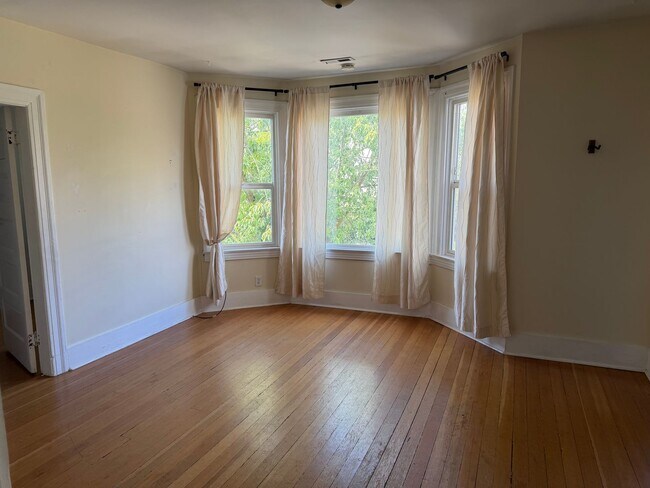 208-216 10th Ave