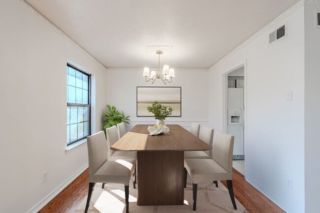 3325 Shady Hollow Ln in Dallas, TX - Building Photo - Building Photo