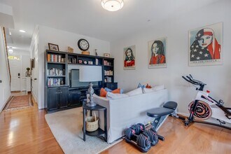 11429 Log Ridge Dr in Fairfax, VA - Building Photo - Building Photo
