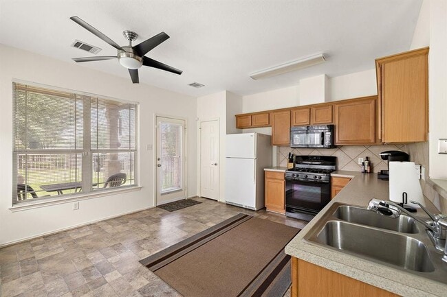 1481 E Old Settlers Blvd in Round Rock, TX - Building Photo - Building Photo