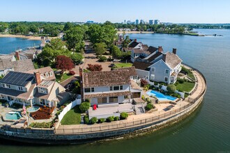 258 Dolphin Cove Quay in Stamford, CT - Building Photo - Building Photo