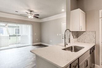 234 E Medical Center Blvd in Webster, TX - Building Photo - Building Photo