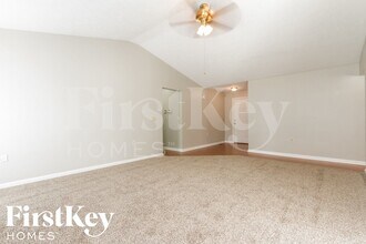 2204 Valley Creek W Ln in Indianapolis, IN - Building Photo - Building Photo