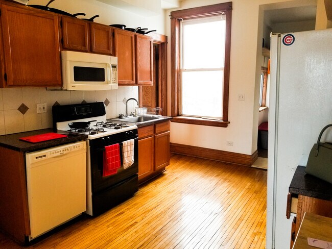 1946 N Kimball Ave-Unit -2 in Chicago, IL - Building Photo - Building Photo