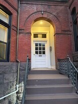 2209 Washington Cir NW, Unit 1 English Basement in Washington, DC - Building Photo