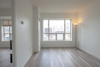889-889 Bay St. in Toronto, ON - Building Photo - Building Photo