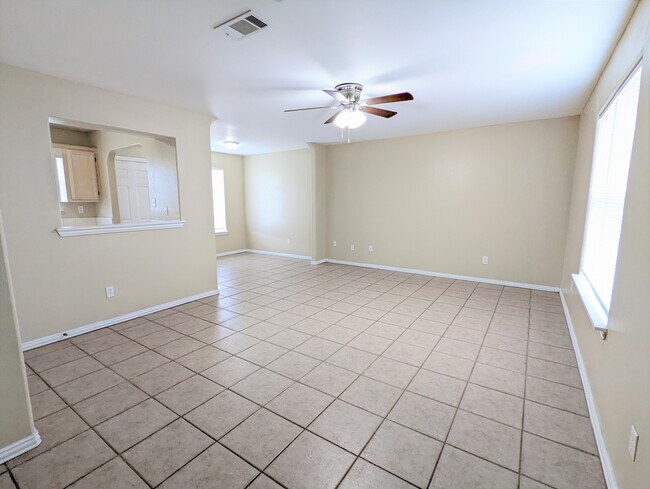 2526 Chuparosa Ct, Unit #B in Harlingen, TX - Foto de edificio - Building Photo