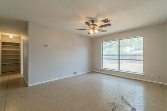 9518 Millbrook Dr in San Antonio, TX - Building Photo - Building Photo