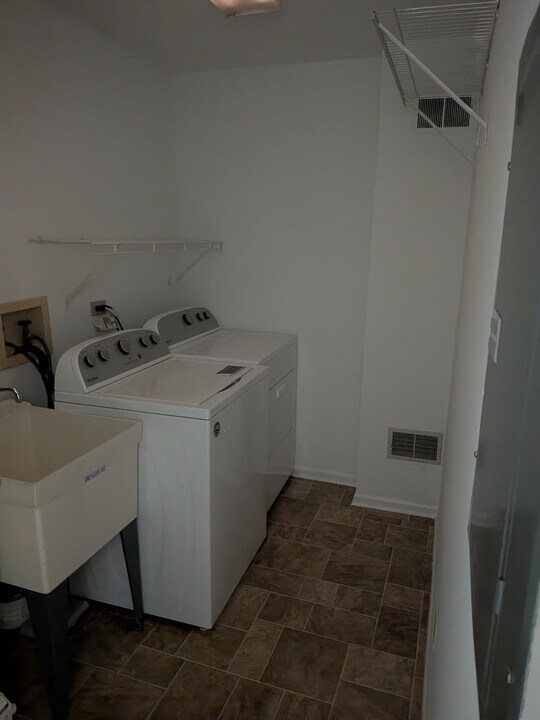 5S455 Scots Dr in Naperville, IL - Building Photo