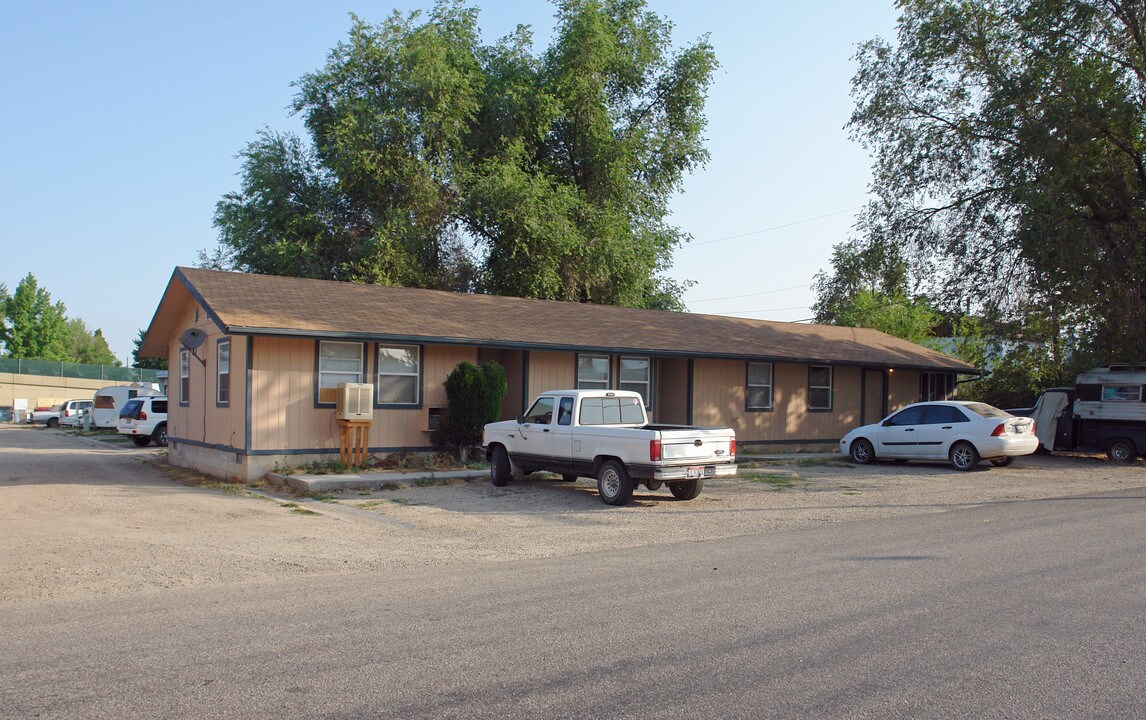 120 W 41st St in Garden City, ID - Foto de edificio