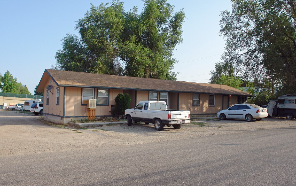 120 W 41st St in Garden City, ID - Building Photo