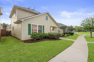 1617 Nichole Woods Dr in Houston, TX - Building Photo - Building Photo