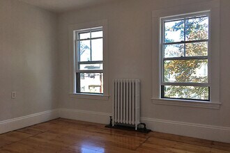 141 Brown St, Unit 2FA in Waltham, MA - Building Photo - Building Photo