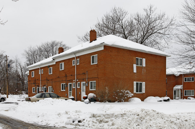 Miles Landing Townhomes in Warrensville Heights, OH - Building Photo - Building Photo