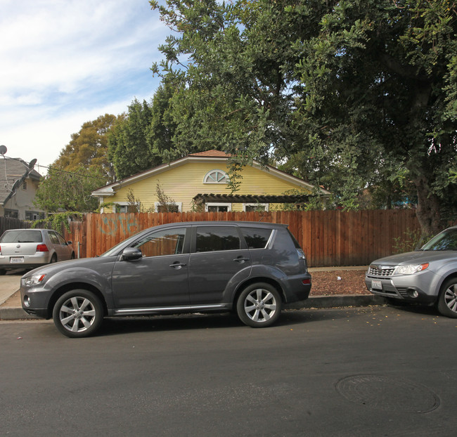 1407 N Alexandria Ave in Los Angeles, CA - Building Photo - Building Photo