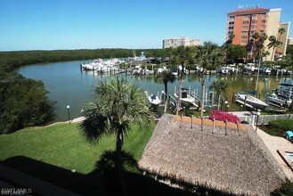 12945 Vanderbilt Dr in Naples, FL - Building Photo - Building Photo