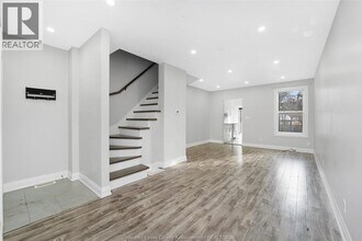 1657 Martindale St in Windsor, ON - Building Photo - Building Photo