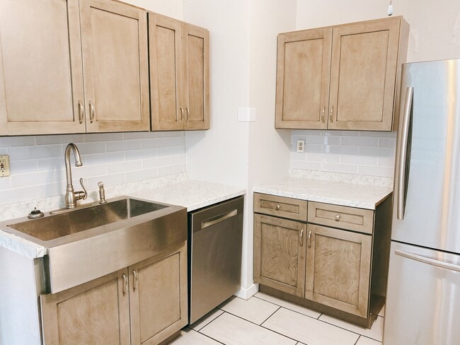 715 Maryland Ave, Unit 1 in Syracuse, NY - Building Photo - Building Photo