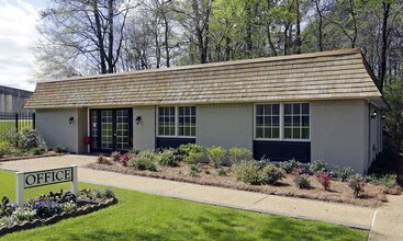 Vieux Carre Apartments in Jackson, MS - Building Photo - Building Photo
