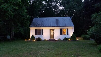 68 Blatchley Ave in Southington, CT - Building Photo - Building Photo