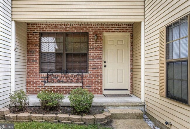 property at 8 Regent Ct