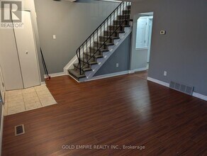 105 Augusta Crescent in London, ON - Building Photo - Building Photo